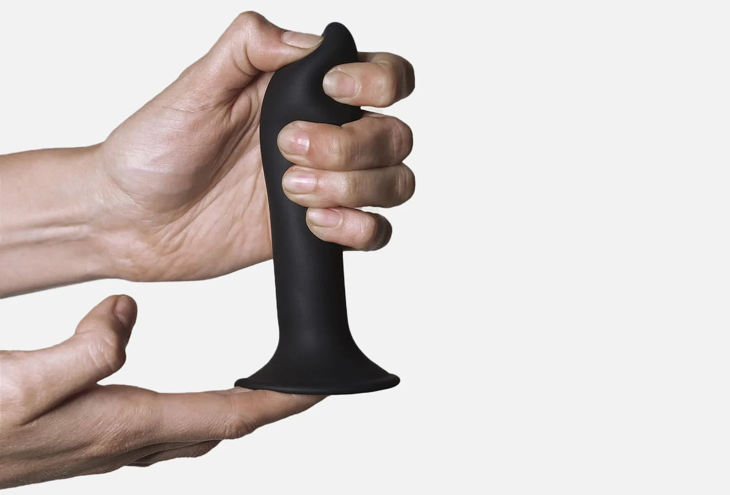 Dildo Adrien Lastic Hitsens 5 em silicone de cor preto — apertado na mão