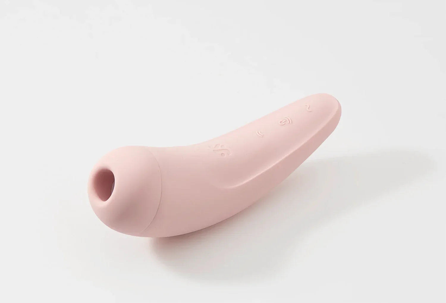 Sugador de clitóris Satisfyer Curvy 2+ em silicone de cor rosa claro — vista de cima