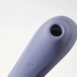 Sugador de clitóris Satisfyer Dual Pleasure em silicone de cor lavanda — zoom da abertura