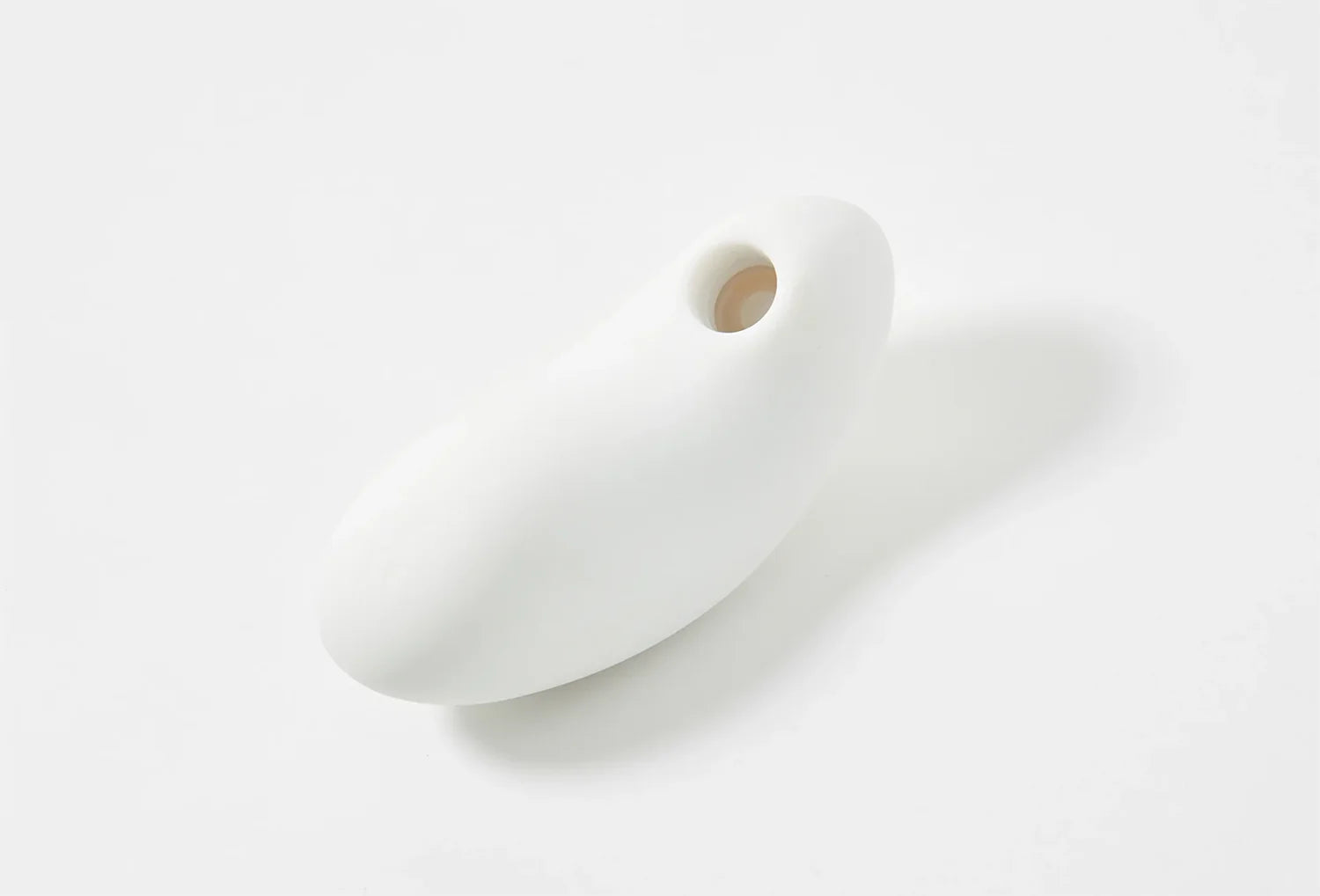 Sugador de clitóris Satisfyer Vulva Lover 2 em silicone de cor branco — vista de cima