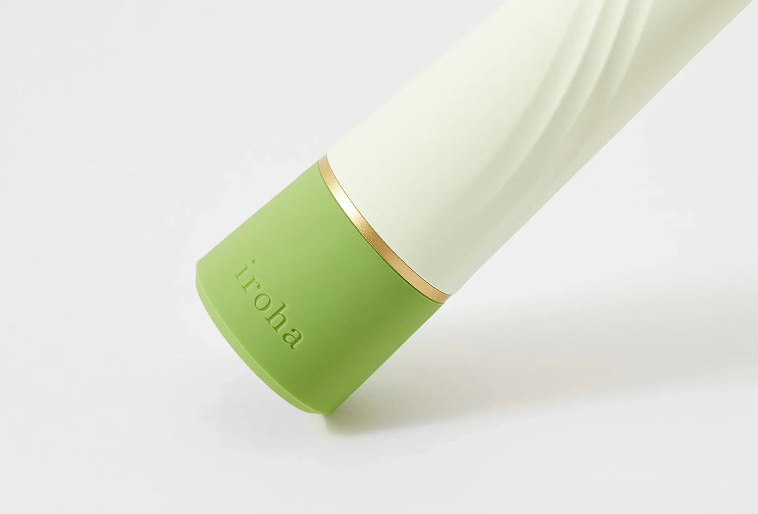 Vibrador clitoriano Iroha Rin Plus em silicone de cor verde match — zoom da base