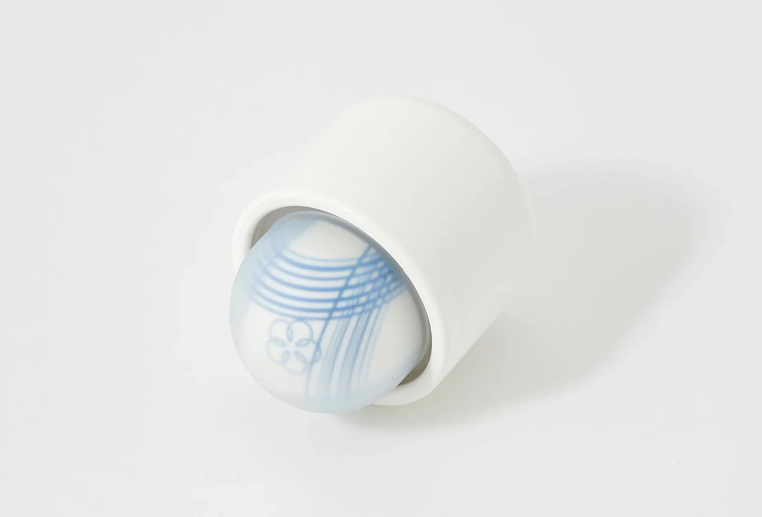 Vibrador clitoriano Iroha Temari em silicone de cor azul claro — vista lateral