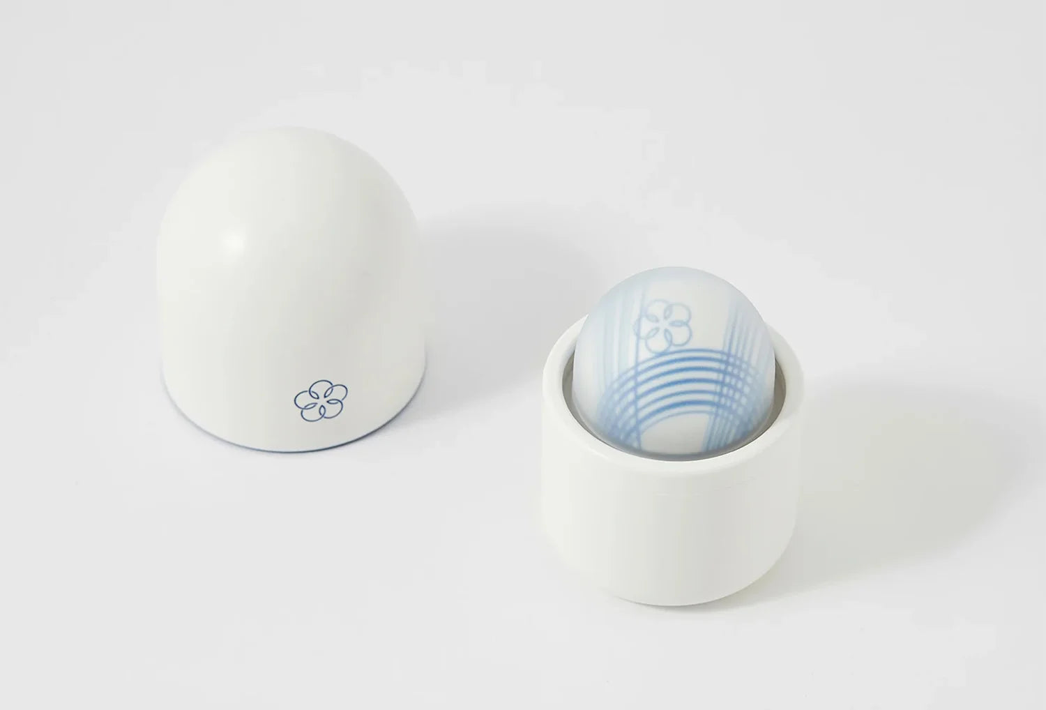 Vibrador clitoriano Iroha Temari em silicone de cor azul claro — vista de cima