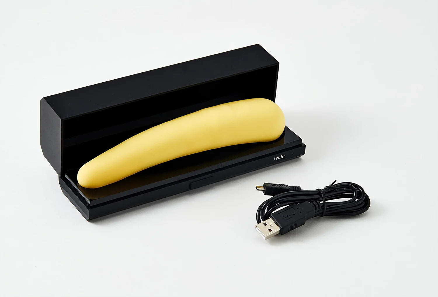 Vibrador de ponto g Iroha Mikazuki em silicone de cor amarelo — dentro da caixa de carregamento com cabo usb